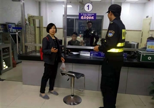 拾金不昧樹新風(fēng)系列報道--陸家嘴梅園派出所項目隊員拾到手機交還