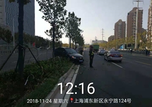 路見交通事故，幫忙維持秩序 --金橋輔警項目協(xié)助維持交通秩序