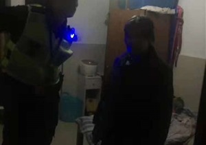 七旬老人深夜迷路，熱心特保護送回家 --五常輔警項目將迷路老人送