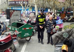 老人身體不適，幸遇宗保隊員 --臨平市容項目將身體不適老人送回家