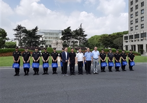 上海市公安局治安總隊(duì)、市保安服務(wù)行業(yè)協(xié)會(huì)領(lǐng)導(dǎo)看望慰問(wèn)宗保公司